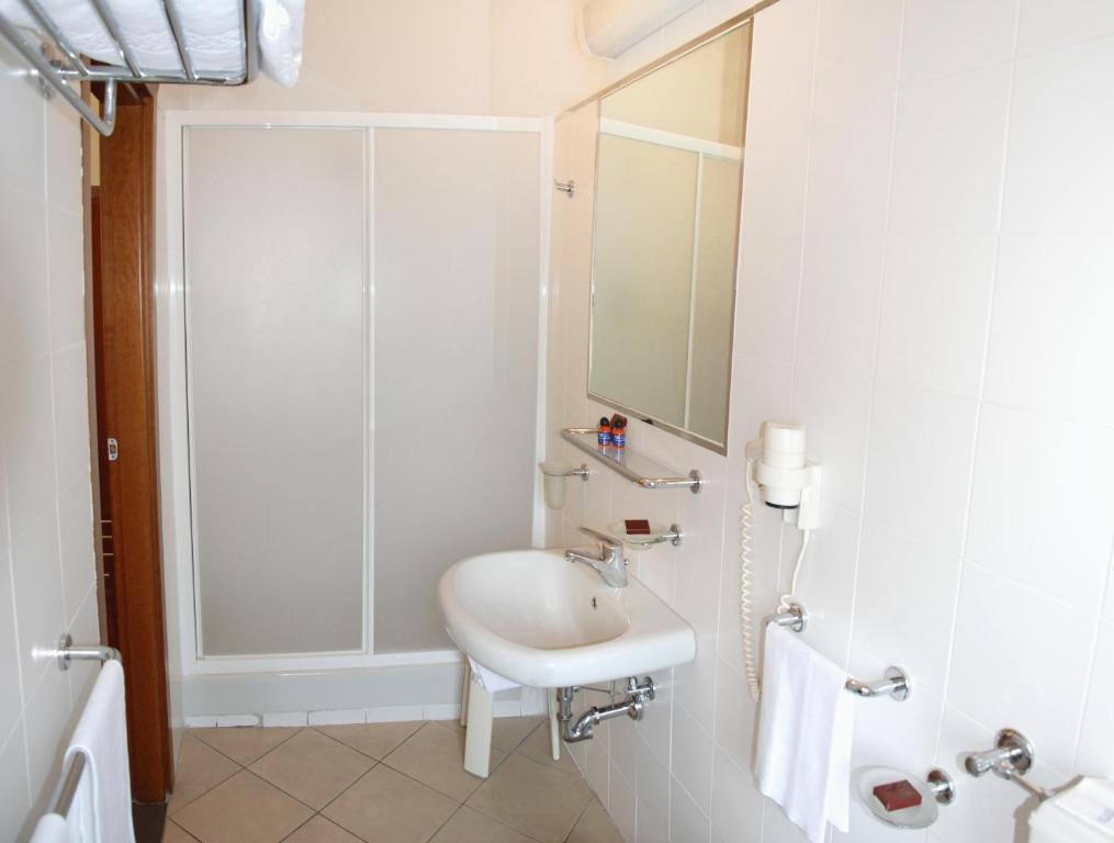 Hotel Olimpic Castel Maggiore Dış mekan fotoğraf