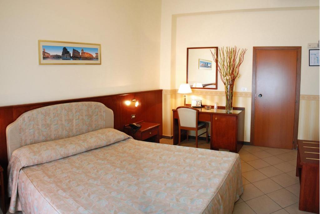 Hotel Olimpic Castel Maggiore Dış mekan fotoğraf