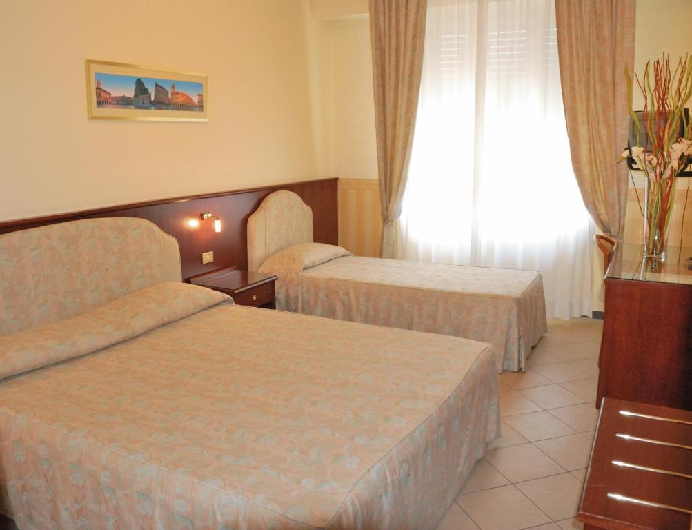 Hotel Olimpic Castel Maggiore Dış mekan fotoğraf